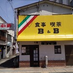 Ｂ＆Ｂ - この小路にもは、小さなお店が多数並んでました。