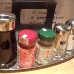 Sumibi Kushi Yaki Semmon Ten Toriten - 京都の有名なお店の薬味。
