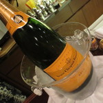 バー クラスター - ヴーヴ フルボトル 10000円