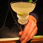 バー クラスター - ヴェスパー・マティーニ。007シリーズ、カジノロワイヤルのレシピ。ボンドガールの名前で呼ばれ、ウォッカで作られる有名なカクテルですね～