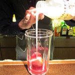 バー クラスター - もう一品フレッシュ苺のオリジナルカクテルを