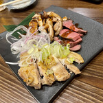 HANAKOMA - チキンステーキ　豚ステーキ旨辛　　炭火燻製モモ焼き