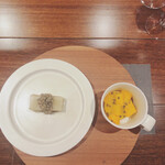 リストランテ ハナタニ - マンゴーのセミフレッド パッションフルーツのソース、そら豆とレンズ豆の羊羹