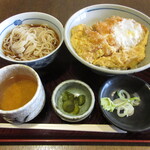 Maruyoshi - カツ丼＋ミニそば 900円(税込)　(2022.5)