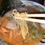 Hakata Ramen Ushijima - 中細麺　このぐらいの麺が美味いかな