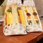 テイクアサンドイッチ ロカボリズム - 厚焼き玉子サンドとフルーツサンド　918円