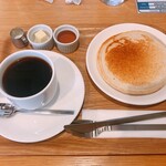 Cafe Kiitos by Gomotto-kitchen - ホットケーキとコーヒー