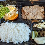おかめ支店 - 豚生姜焼弁当¥900-