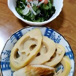 ますや飯店 - きゅうりとワカメの酢の物と破竹と竹輪の煮物