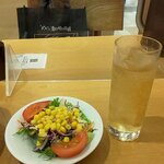 Giwon Tsubakian - セットサラダとジンジャーエール