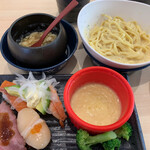 Hamazushi - 手前・チーズフォンデュ　左上・ふかひれあんかけ茶碗蒸し　右上・カルボナーラ