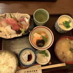 旬亭　きどぐちや - 料理写真:刺身定食  煮物、漬物、茶碗蒸し、ごはん、味噌汁付き
