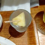 Gyouzayashinshin - 今日のデザートは一口杏仁の代わりにフレッシュパイン♪