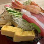 寿し兆 - てんこ盛り！！下にはご飯がぎゅうぎゅうに！