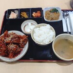 韓国料理 扶餘 - ヤンニョムチキン定食880円