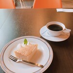 Cafe Divine Wind - ベイクドスフレチーズケーキ/ブレンド(深煎り)
