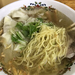 Shinasoba Ichimen - 麺の様子。硬麺で美味い。