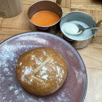 ザ タヴァン グリル＆ラウンジ - パンにつけるディップが美味しい