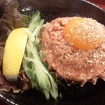 焼肉 静龍苑 - 炙りユッケ