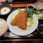 Irori Sakaba Tarafuku - アジフライ定食（日替わり）850円。写真差し替えました。いいねくださった皆様、すみません