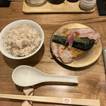 海老丸らーめん - 麦ご飯、飛騨旨豚炭火焼ましまし