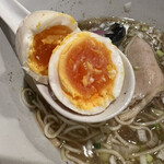 海老丸らーめん - 味玉