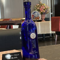 新宿 星のなる木 - トラック3トン分の芋の良いところだけを集めてやっとこの一瓶ができるといういも焼酎