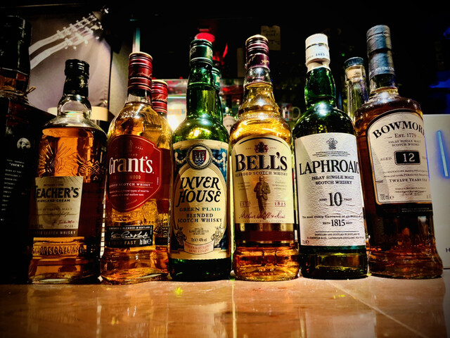 ROCK BAR BLACK RIVER