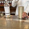 IL CAMPARINO TORNA IN GALLERIA - ドリンク写真:たくさんの氷が入った錫製のミキシングカップに 1757 VERMOUTH DI TORINO EXTRA DRY をたっぷり注ぎ、バースプーンで丁寧にかき混ぜ、氷を残して中身を捨ててしまう