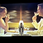 IL CAMPARINO TORNA IN GALLERIA - 映画「007 Spectre」より転載。　James Bond もオリーブ(三連) のマティーニ(Dirty Martini) を飲むこともある (ボンドガールは、私の好きな Léa Hélène Seydoux、レア・セドゥ)