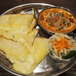 CRAZY SPICE - 料理写真:キーマエビカリー ＆ チーズナン