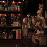 バースカーレット - カウンター席