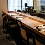 MEI - カウンター７席の