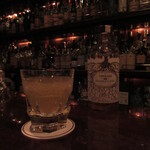 バースカーレット - デラウエア・コニャック・シャンパンのカクテル