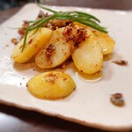 インディ庵 - 鶏モモとジャガイモのピーナッツオイル焼