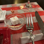 ビストロ デ トロワ - お茶菓子のマシュマロ。