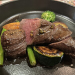 ビストロ デ トロワ - 鬼北鹿フィレ肉のポワレ