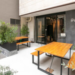 ココフラットカフェ 本町 - ペット同伴可能　開放的なテラス席