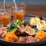 ココフラットカフェ 本町 - 迷ったらコレ！前菜盛り合わせ