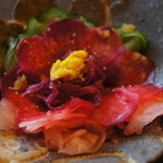 山ごぼう - 花に見立てた赤大根の酢の物。