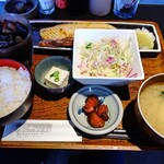 居酒屋 十八番 - 【2022.6.15(水)】本日の焼魚定食(さば＋ご飯並盛＋味噌汁＋野菜サラダ＋冷奴＋漬物＋ドリンク)880円