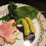 和ごころ 泉 - 安定の鴨のロース煮。三つ葉の辛子和え。枝豆。