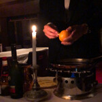 ザンビ - クレープシュゼット調理中