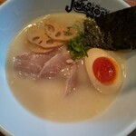 麺と心 7 - 料理写真:魚介白湯らーめん・カジキのせ