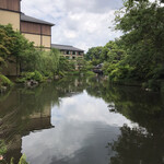 FOUR SEASONS HOTEL KYOTO - 広いお庭。