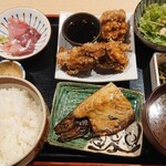 Akasaka Aun - 鶏唐揚・焼き鯖・ブリ刺