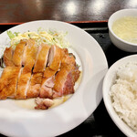 Gyouza Sakaba Yoshi - 一枚焼き鳥定食800円
