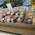 スーパー富分 - ここがメインになる惣菜コーナー。ここも昼前はもっと種類豊富!!