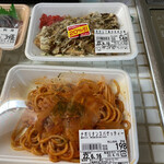 スーパー富分 - お好み焼き安ぅナポリタンも少なく見えるが、さらにか盛ると多い(笑)