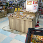 スーパー富分 - 揚げ物コーナー昼前はもっとあるよ